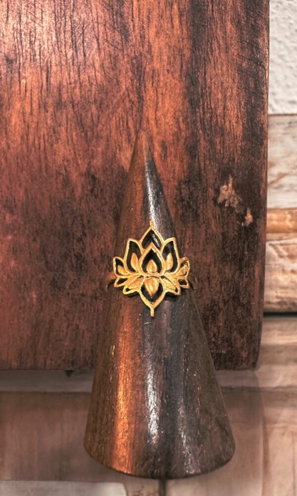 Lotus ring