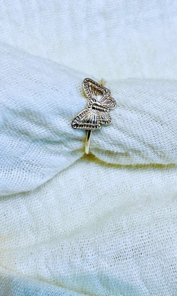 Anillo de mariposa