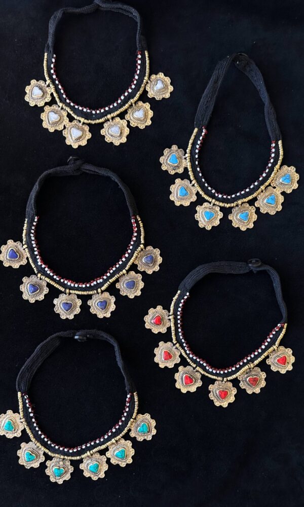 Afgan choker corazon