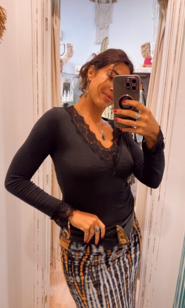 SOFÍA top con encaje